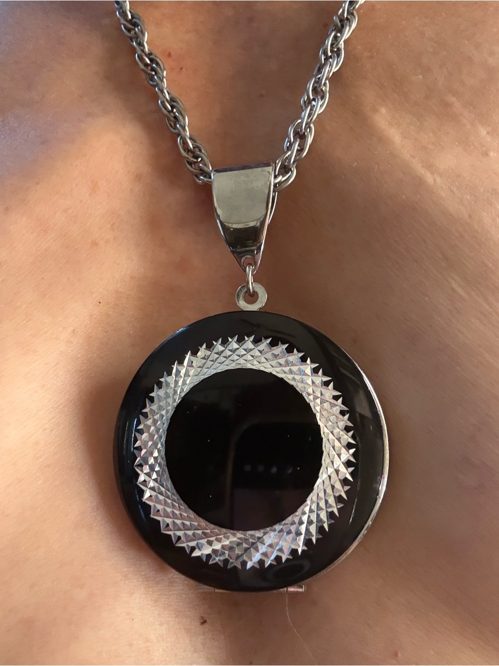 Vintage Round Black Silver Etched Starburst Picture Estate Locket